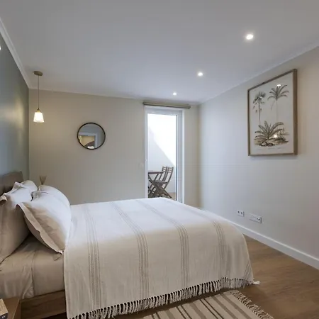 Peixeira And Apartment Lisbon